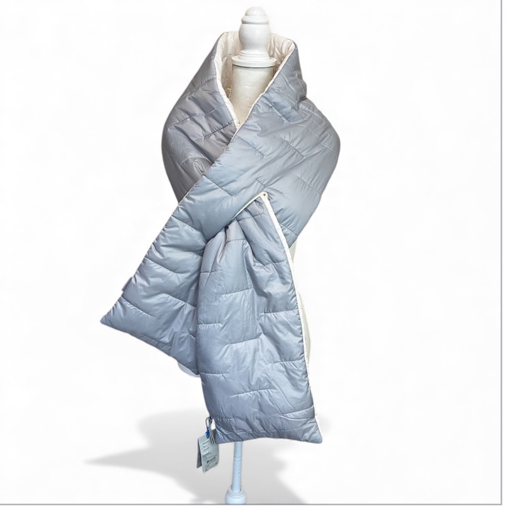 NWT FWD Reversible Puffy Packable Scarf